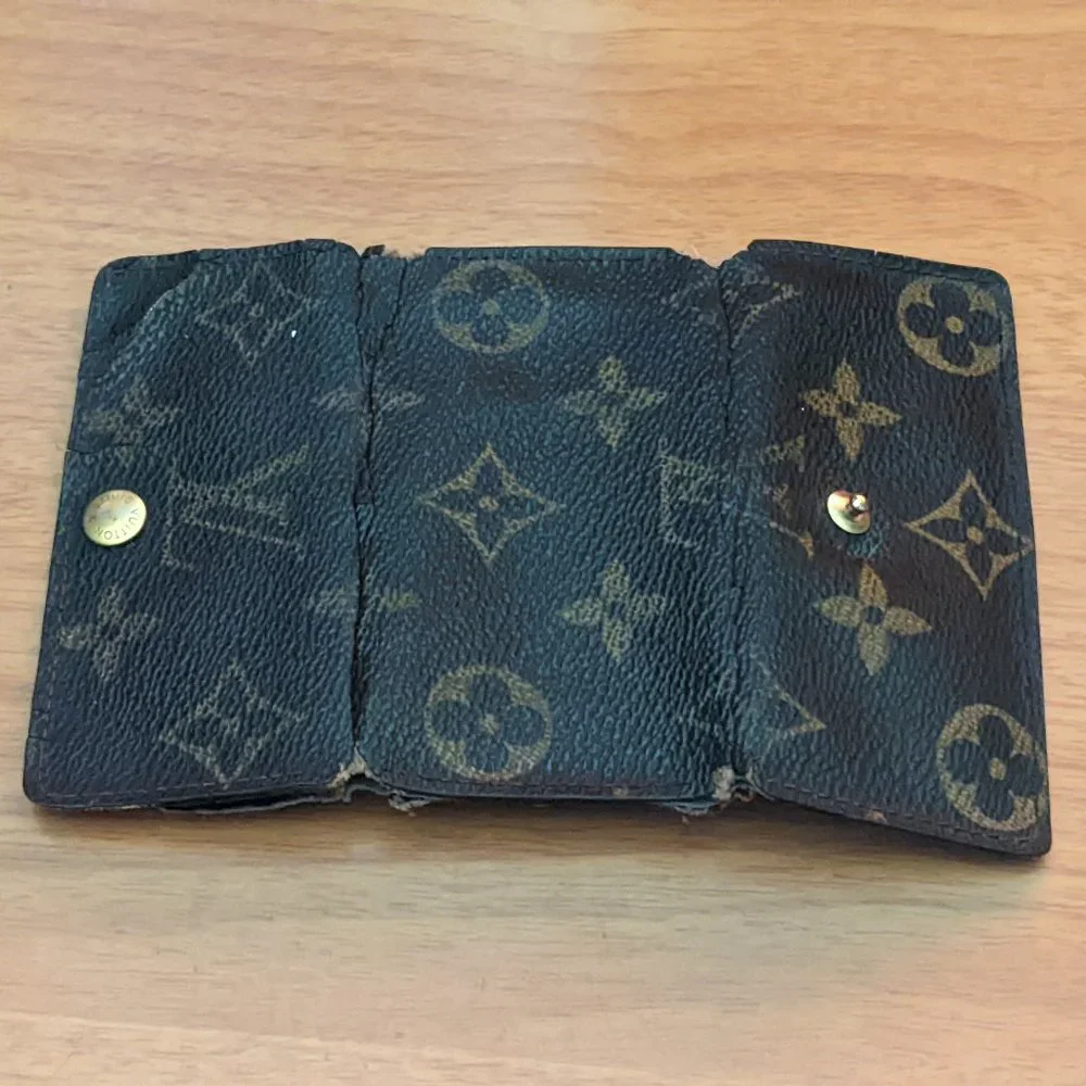 Louis Vuitton Monogram Key Holder/Wallet #1639***